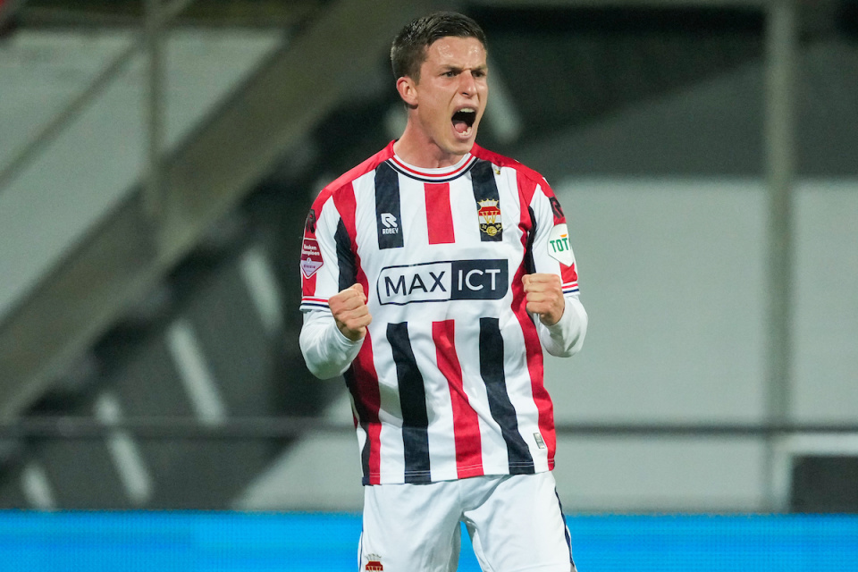 而是用脚步 而是用脚步